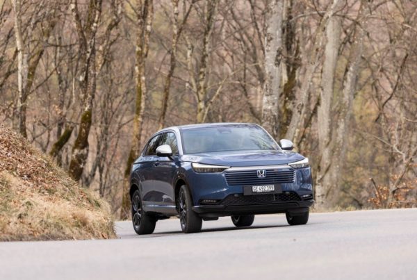Honda HR-V Advance Sport de trois quarts avant